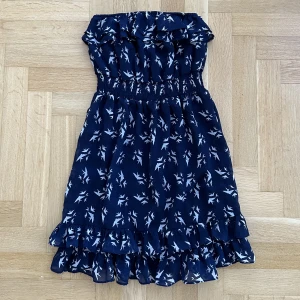 Tubklänning - Jättefin tubklänning i nyskick!🌺GRATIS FRAKT I 14 DAGAR MED KÖP NU!