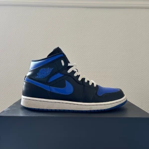 jordan 1 mid hyper royal - frakt tillkommer, pris kan diskuteras, betalning sker via swish, hör av er vid frågor & intresse.