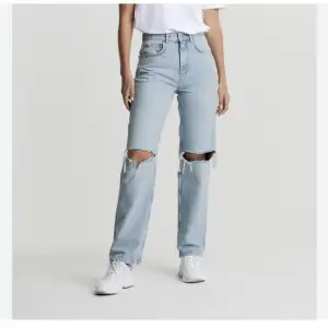 Säljer nu dessa blåa jeans från GinaTricot. Då den har blivit för små. Dem är i väldigt bra sick💕