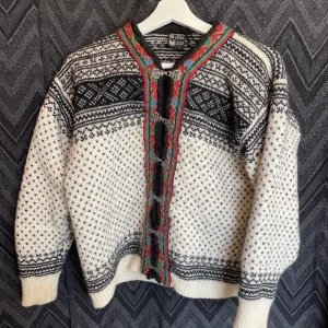 Stickad kofta i ull - Stickad kofta i ullav märket dale of norway 