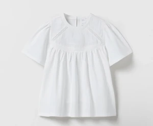 Zara blus - Säljer, små fläckar på framsidan av blusen( där av priset. kom privat för fler bilder)🫶🏻❤️