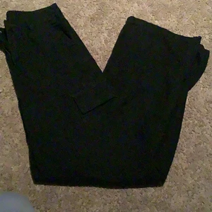 Cargopants - Snygga Cargopants i storlek XS, bilderna blir inte så bra eftersom att jag använder min ipad, kom privat för fler!❤️