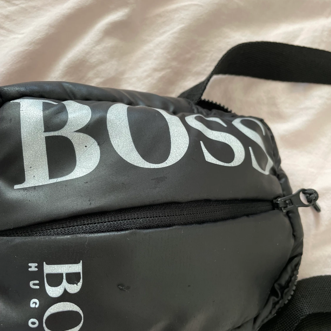 Fake boss väska.  - 90