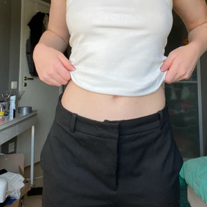 Kostymbyxor - Svarta kostymbyxor från zara men köpta secondhand!!💕💕