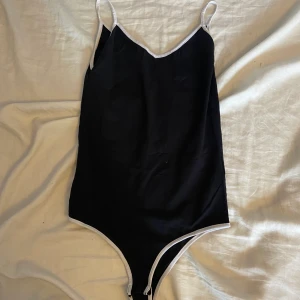 Body stl S - En body i stl S, köparen står för frakt och betalning sker via Swish 🤗