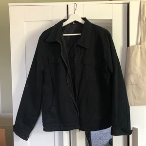 Snygg jacka  - Supersnygg fodrad jacka, perfekt till hösten. 