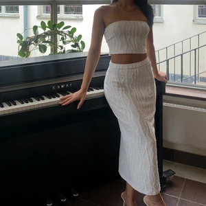 Tvådelad outfit i vit  - Strlk xs använt en gång, lite för lång för mig som är 155cm