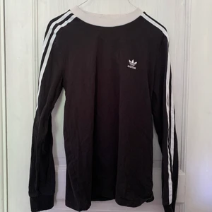 Adidas tröja S - Knappt använd adidas tröja i storlek S 