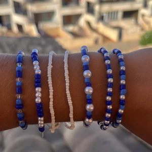 Hemmagjorda armband - Jätte fina hemmagjorda armband, tänkte kolla och det var något till intresse då tycker det är kul att göra armband, kommer fler i andra färger som jag håller på att göra💘💘