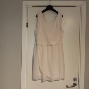 Vila klänning stl M i nyskick  - Oanvänd 