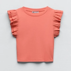 Volang topp - Säljer denna topp från Zara då den inte kommer till användning. Det är endast använd en gång och är i nyskick. Skriv till mig om du är intresserad!❤️Obs frakt tillkommer!