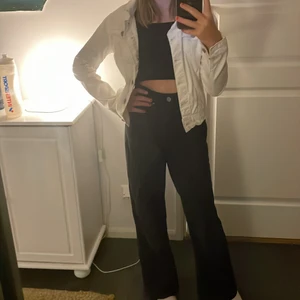 Vit jeans jacka - Super fin vit jeansjacka med märke på baksidan 89 kronor och frakt ingår!