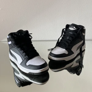 Puma Rebound unisex sneakers  - Använda 2 ggr. Storlek 36.