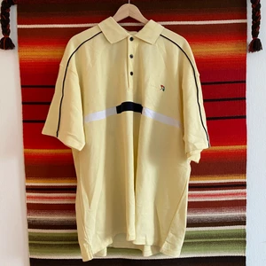 Stor pikétröja  - Stor pikétröja. Bra skick, finns en liten fläck. 