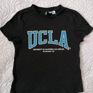 svart UCLA t-shirt  - svart UCLA t-shirt