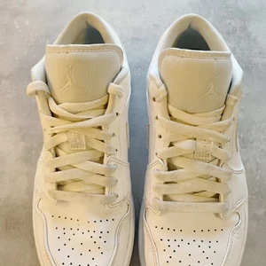 Air Jordan 1 low  - Använt skick Priset går att diskutera 