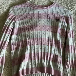 En söt stickad tröja från Hampton Republic perfekt till hösten! Säljer pga att den är för liten😊💗