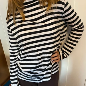 Randig tröja  - Säljer denna jätte fina tröja 