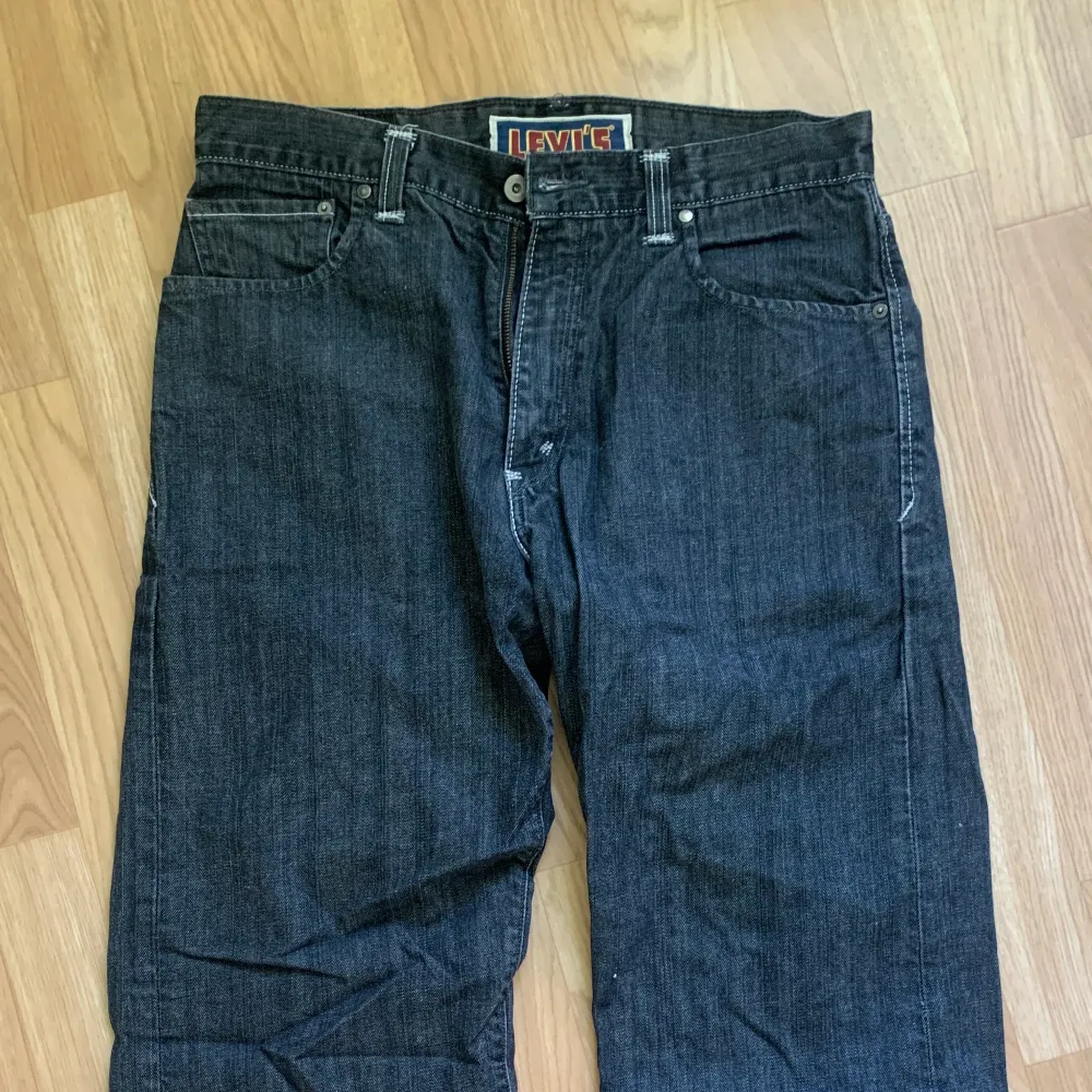 Jätte coola vintage Levis jeans som inte går att få tag på! Storlek w28 l32. Super bra skick, möts upp i Lund eller köparen står för frakt. Jeans & Byxor.