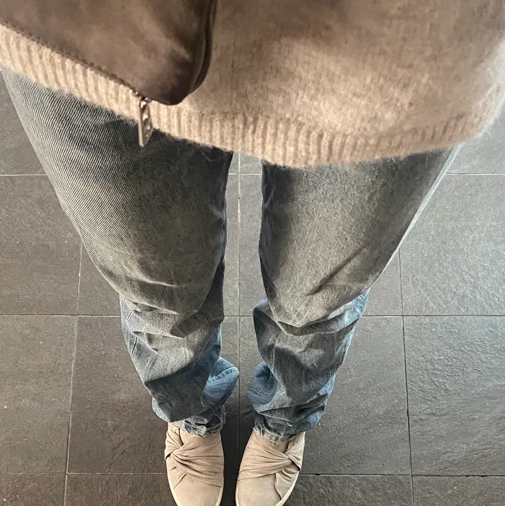 mina favorit jeans från zara som tyvärr inte passar längre, midrise (inte samma som i min andra annons) 💗. Jeans & Byxor.