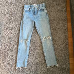 Ett par zara jeans
