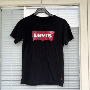 Levi’s T-shirt  - Levi’s t-shirt, givetvis äkta. Barnstrl, strl: 152 (XS) 