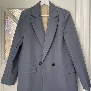 Blazer - Blå oversize kavaj köpt på en liten butik i Spanien , strl M men skulle säga den är som en S/M