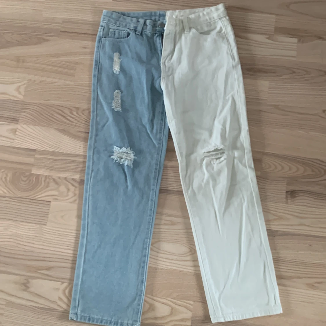 Jeans i två färger !!