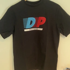 Daily paper tshirt - Oversize Daily paper tshirt i använt men felfritt skick.