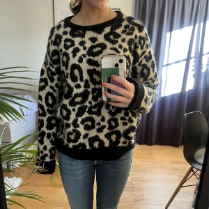 Stickad mönstrad tröja - Super cool tröja i mycket bra skick💗