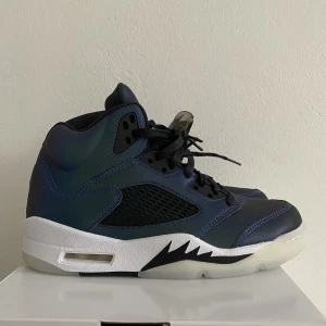 Jordans - Helt nya Air Jordan 5 Retro "Oil Grey" sneakers i storlek 38,5