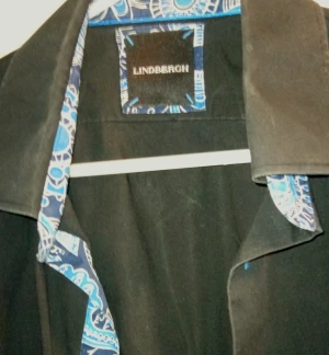 Skjorta  - Skjortan är märket Lindbergh's och  storlek L. Använd några få gånger. Ganska sällsynt skjorta modell.