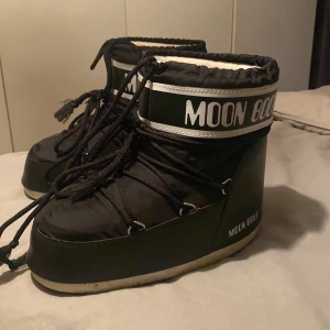 Moon boots - Nyskick endast använda få gånger, köpta för 1500, 900 + frakt, pris går att diskutera💗