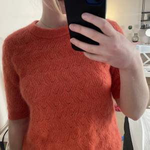 Säljer denna fina stickade orangea tröja för 150kr från HM. I fint skick. 🤗🤗🤗🤗
