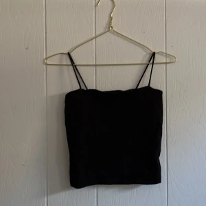  Svart linne  - Bra skick  Normal i storleken 