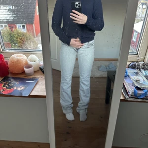 Lee jeans - Ett par jätte fina lee jeans som tyvärr är försmå för mig💕