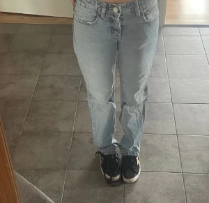 Jeans - Säljer mina mid Rise jeans från zara