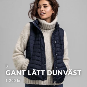Gant lätt dunväst - Lätt dunväst från Gant, Marin blå i utsida och rosa insida. Oridnare pris ligger på 1999 kr,  Storlek S. Vid snabb köp kan priset diskuteras 