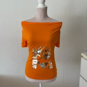 Orange t-shirt - Orange träningströja för 25kr. I storlek S. 🧡