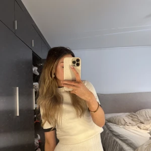 Stickad tröja/t-shirt Zara - Stickad tröja/t-shirt från Zara. Storlek xs 