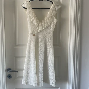 Klänning  - Vit jättesöt klänning🤍