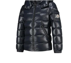Moncler jacka - Säljer min jättefina moncler jacka. Självklart äkta 💕