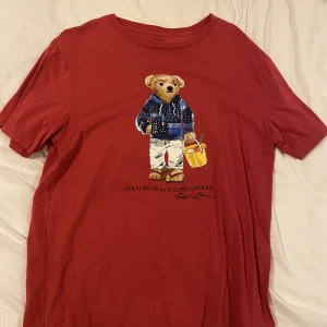 Ralph lauren tshirt - Säljer ralph lauren tshirt Bra skick 8/10 storlek M Pris inte hugget i sten