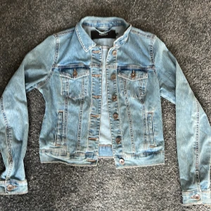 Jeansjacka - Jeansjacka i bra skick