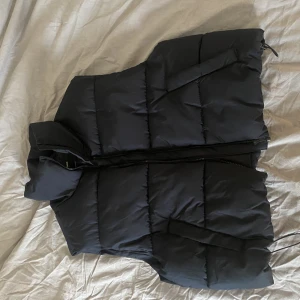 Väst från bik bok - Väst från bik bok, Aldrig använd