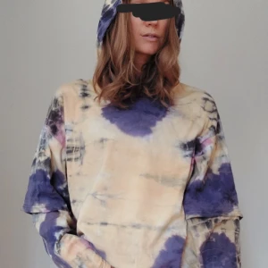 Hoodie tiedye  - Hoodie från Santa Cruz x Weekday. Väldigt skön och oversize. Knappt använd.