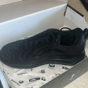 Air Max 720 - Air Max 720. Använda några gånger, nyskick. 