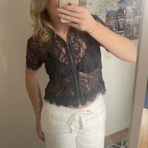 Topp - Så fin tröja som går att använda åt båda hållen!! Från zara i storlek m. 