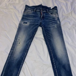 DSquared2 Jens  - Helt nya. Köpta för ca 2år san, använda 1 gång då dom va för små   Nypris 5000kr