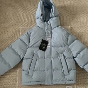 Trapstar jacka - Trapstar jacka i strl S. Äkta, kvitto finns